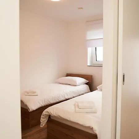 Mit 2 Schlafzimmern Business-apartment 02 2-zimmer Mit Kochgelegenheit Und Parkplatz *