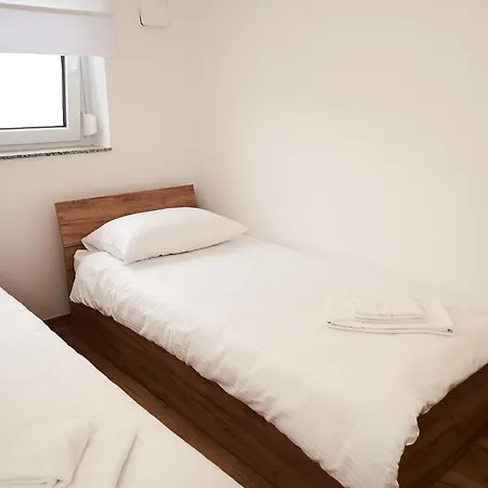 Mit 2 Schlafzimmern Business-apartment 02 2-zimmer Mit Kochgelegenheit Und Parkplatz Apartment Kleinkötz