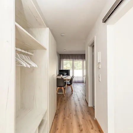 Apartment Mit 2 Schlafzimmern Business-apartment 02 2-zimmer Mit Kochgelegenheit Und Parkplatz *